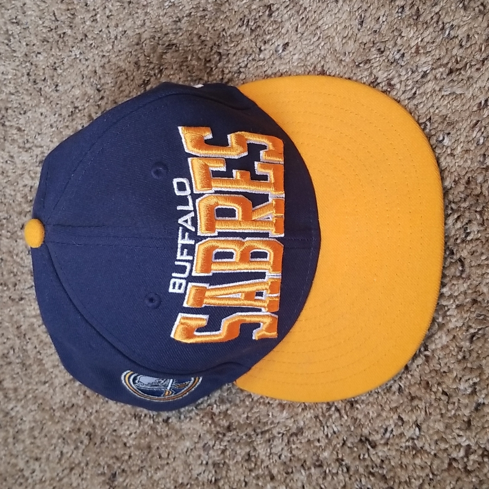 New Era Buffalo Sabres Fitted Hat. Size 7 1/4. Like New.
